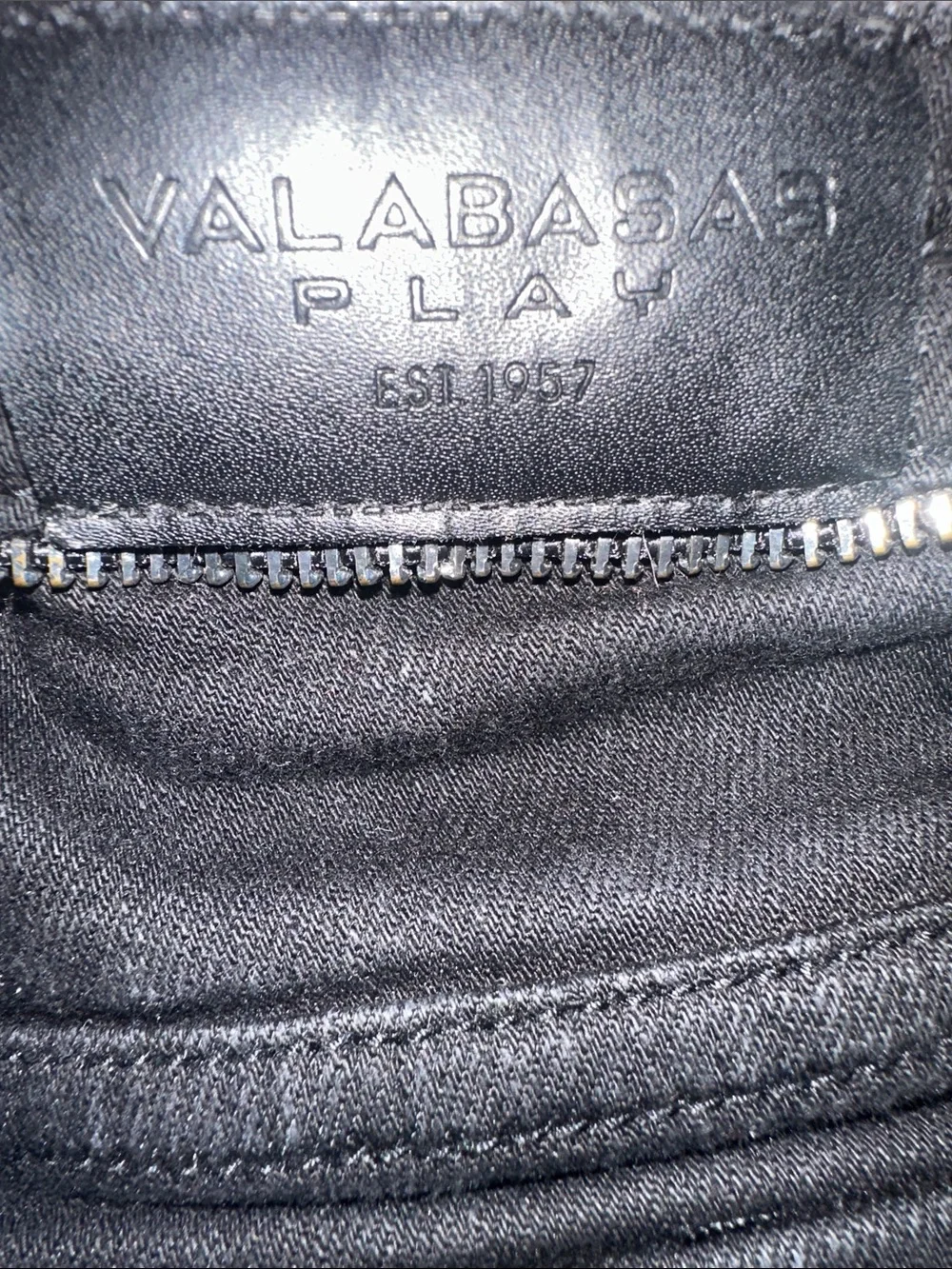 Valabasas stylish black